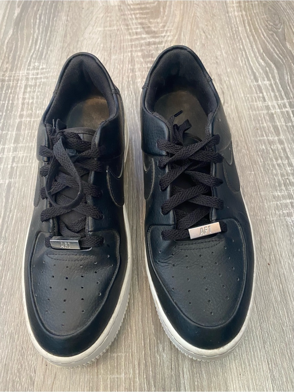 Black Low-Top Leather Women’s Sneakers - AF1-Inspired